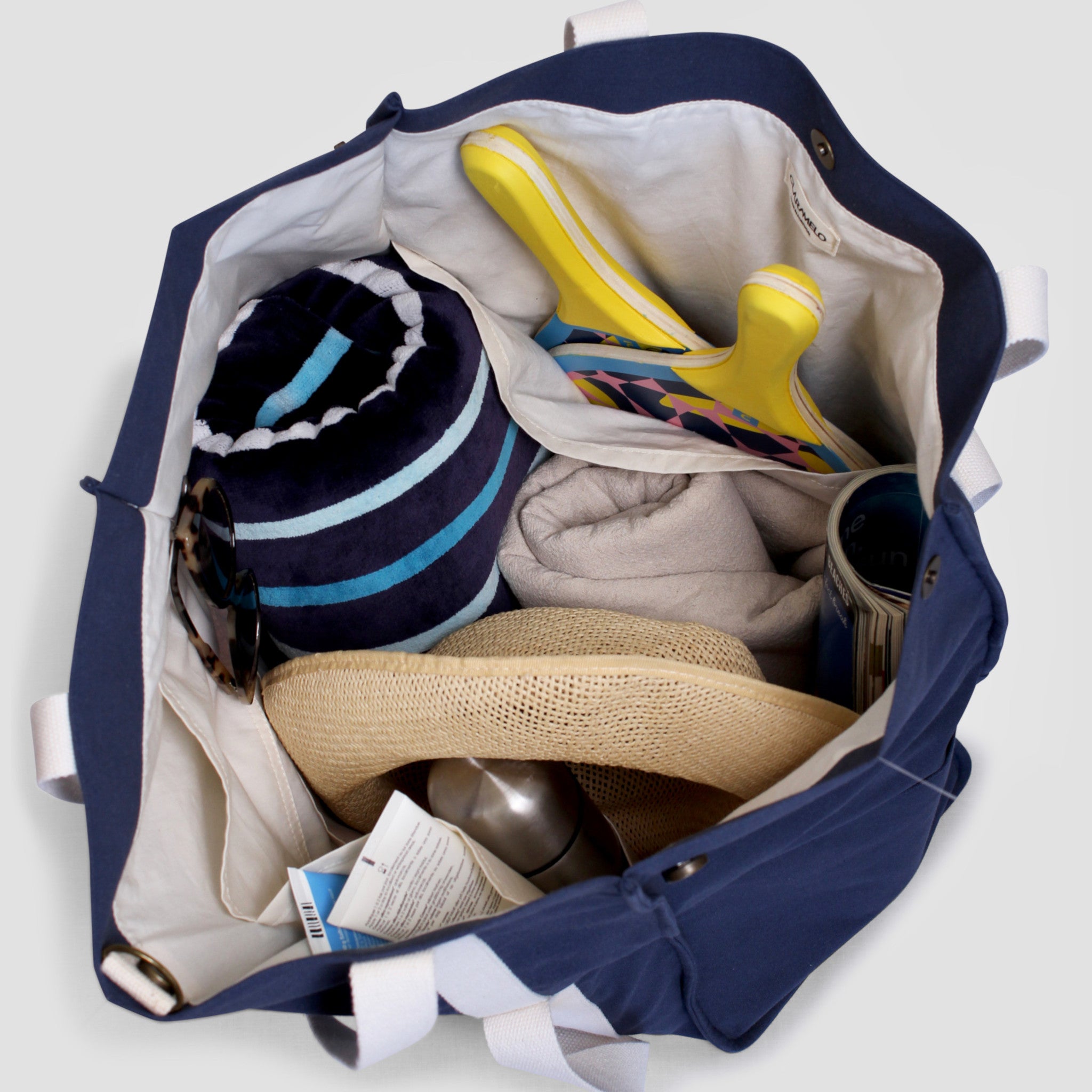 Blue canvas travel bag with white straps, expandable from 25 to 45 cm, exterior zip pocket, trolley sleeve, and organized interior with laptop compartment, secure passport storage and outside pocket for water quick access