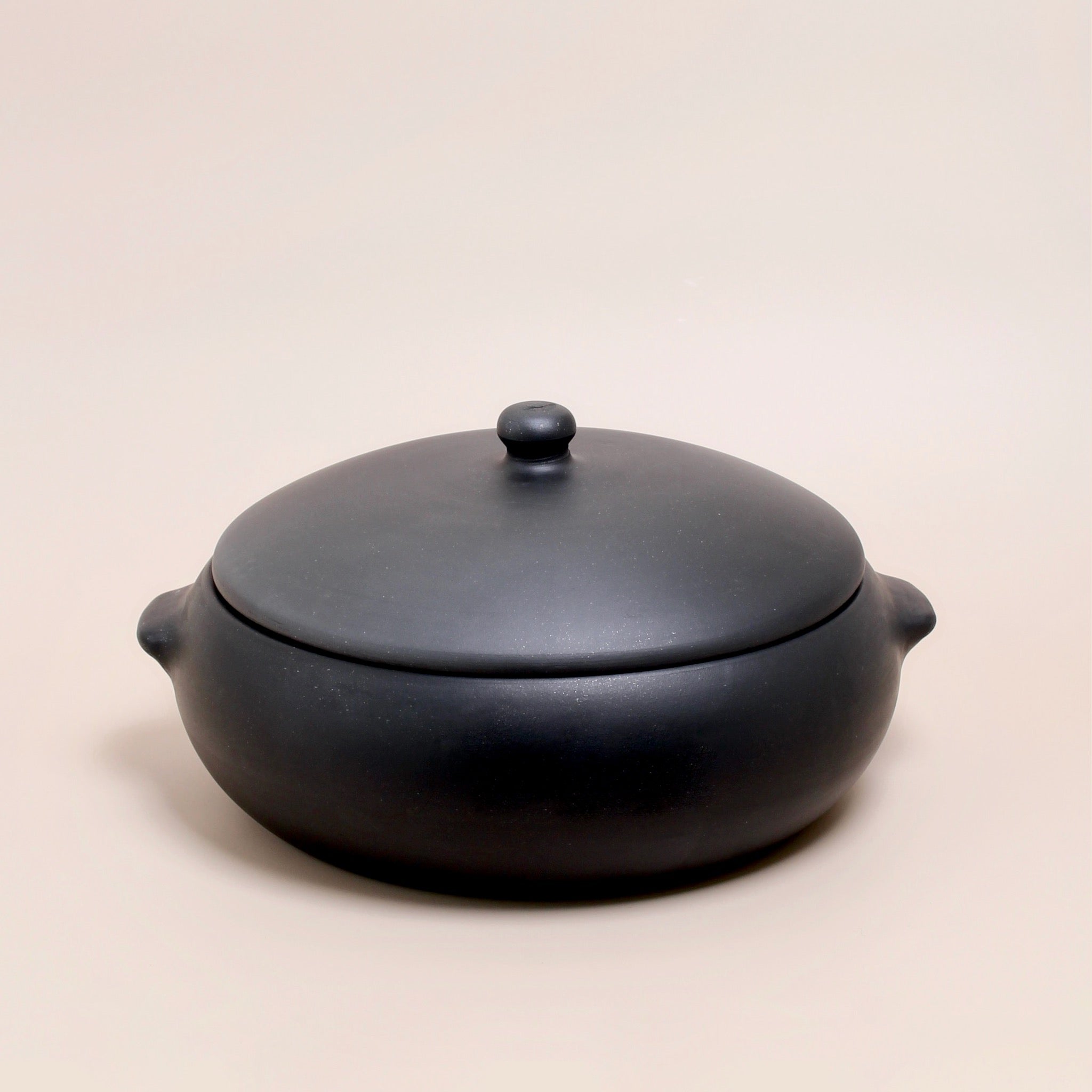 Handmade Portuguese black clay stew pot — natural unglazed terracotta casserole for slow-cooking soups, stews, and traditional recipes