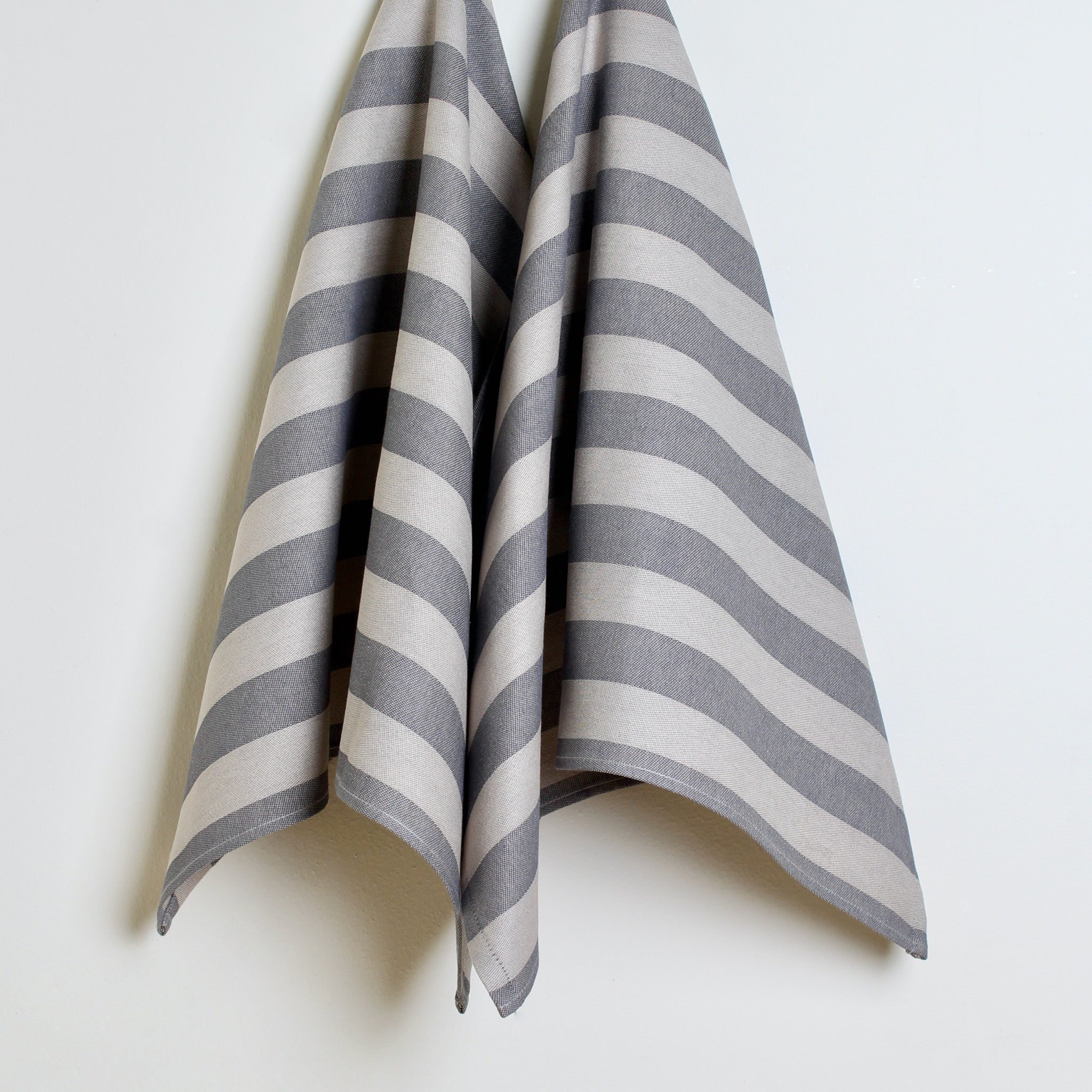 Cotton kitchen towel 50x70 cm with grey and beige stripes