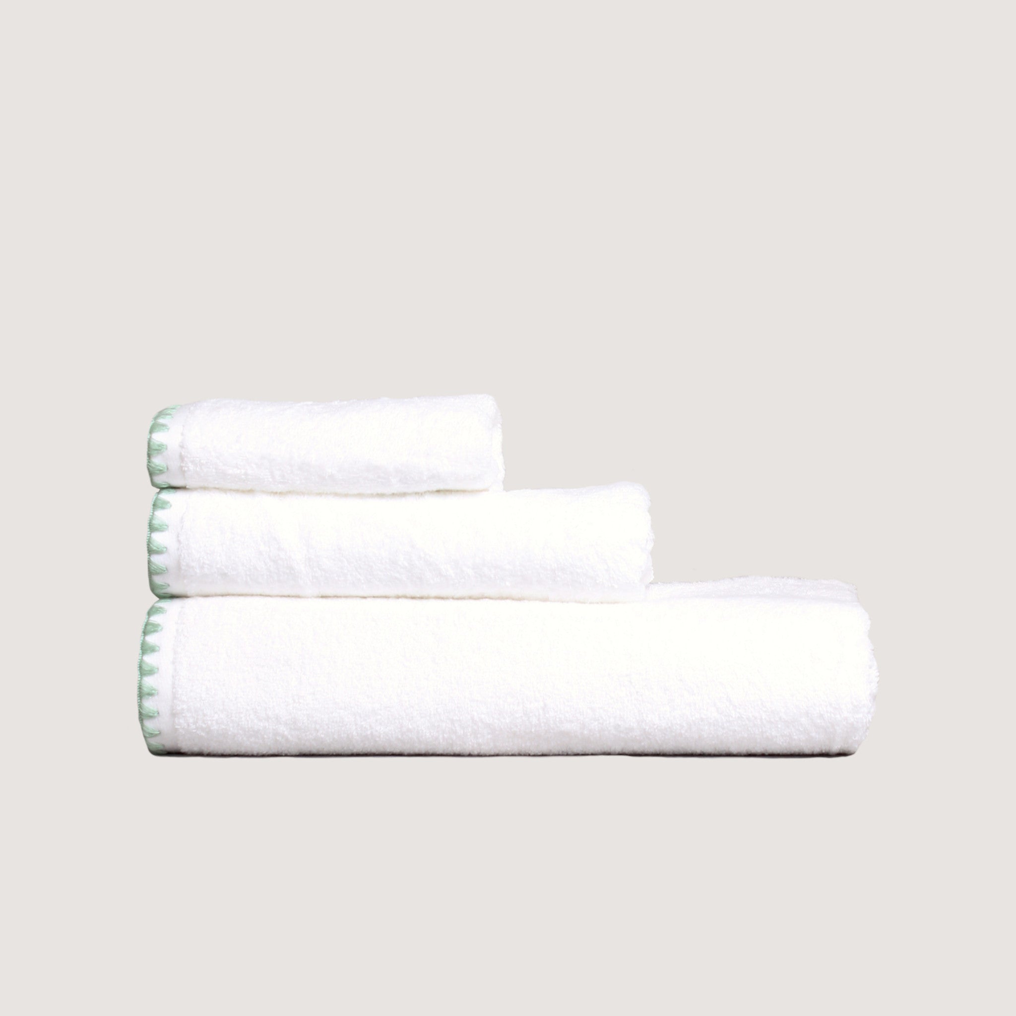 High-quality cotton terry towel set with embroidered edges — 3-piece luxury bath towel collection including face, hand, and bath towels, soft and absorbent, made in Portugal

