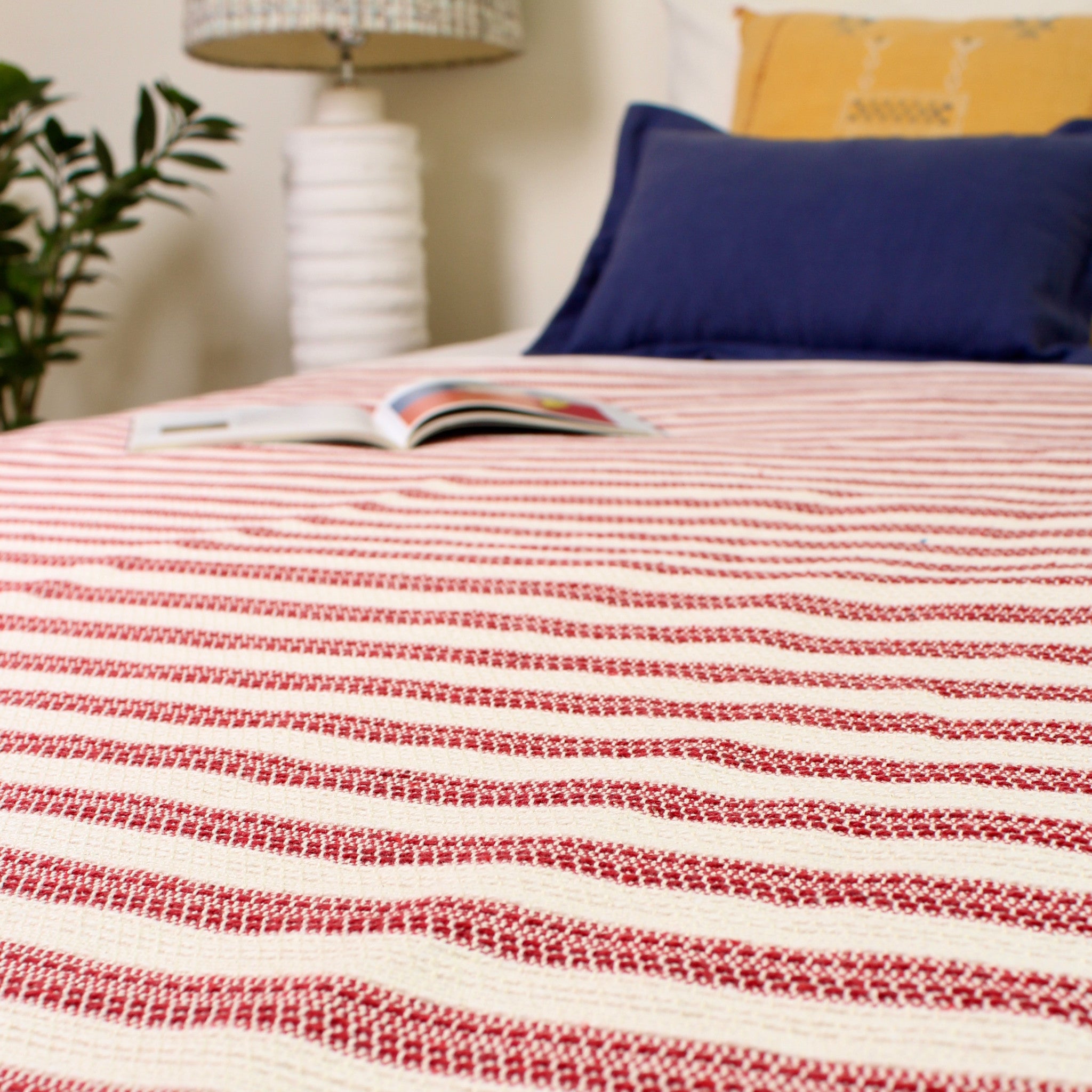 Red and white woven cotton blanket 200x240 cm — large recycled cotton throw for bed, sofa, or outdoor use — sustainable and artisan-made in Portugal