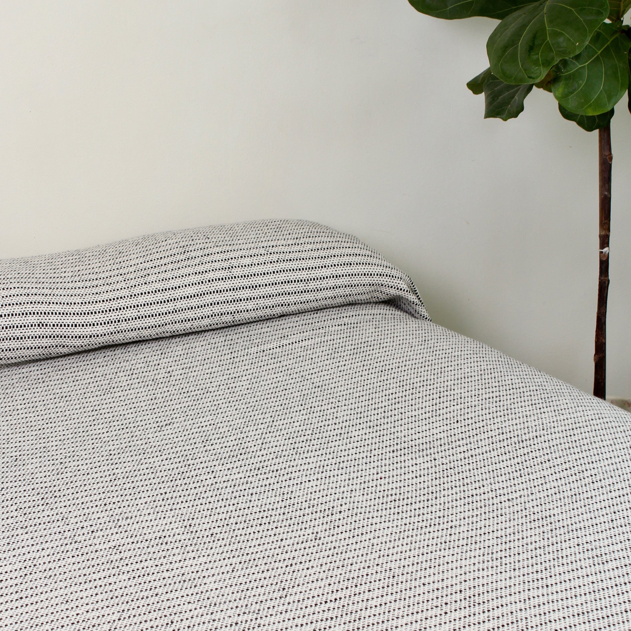 Portuguese MENIZAS throw blanket 170x220 cm made from 100% recycled cotton, handwoven on traditional looms — eco-friendly sustainable bed cover and decorative sofa throw